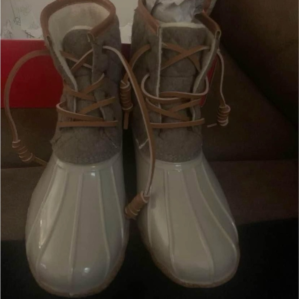New Winter boots size 7